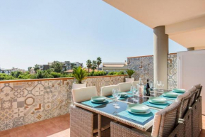 NAXOS GLAMOUR APARTMENT with terrace, parking and Etna View, Giardini Naxos